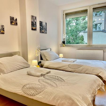 Warsaw Concierge Wola Ratusz Appartement Buitenkant foto