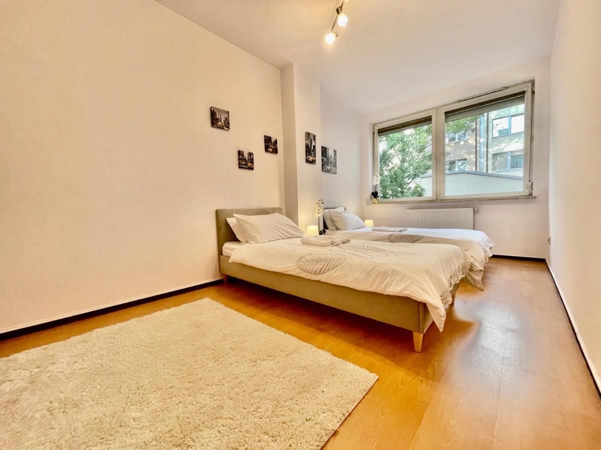 Warsaw Concierge Wola Ratusz Appartement Buitenkant foto