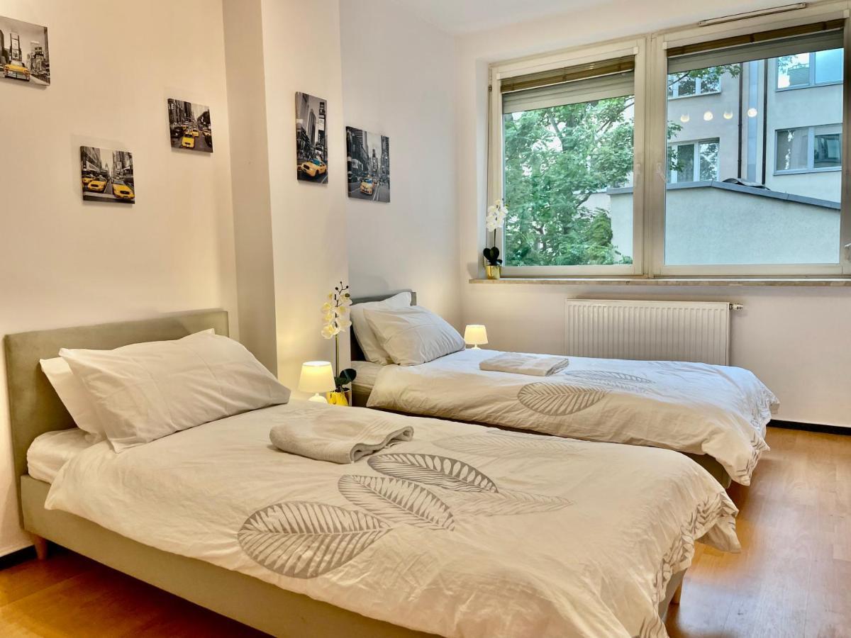 Warsaw Concierge Wola Ratusz Appartement Buitenkant foto