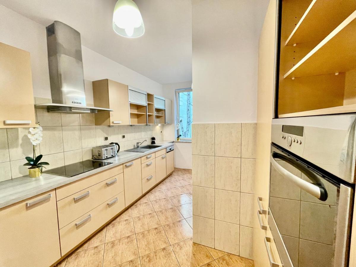 Warsaw Concierge Wola Ratusz Appartement Buitenkant foto