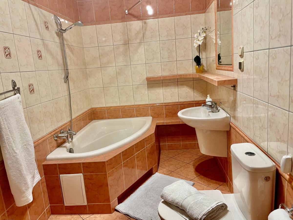 Warsaw Concierge Wola Ratusz Appartement Buitenkant foto